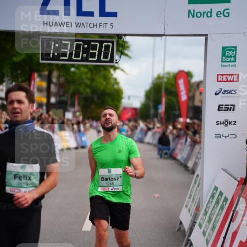 20.09.2026 - PSD Bank Halbmarathon LAZAROV Photography http://msf.ph/oto/10500754 20.09.2026 11:30:30 Ziel 1246, 2240, 2369, 3119 meine-sportfotos.de