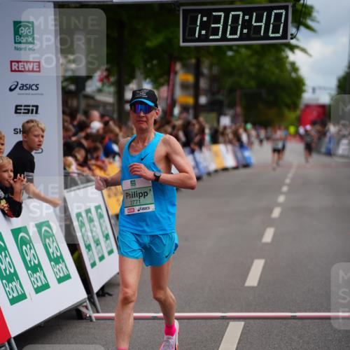 20.09.2026 - PSD Bank Halbmarathon LAZAROV Photography http://msf.ph/oto/10500793 20.09.2026 11:30:39 Ziel 2771 meine-sportfotos.de