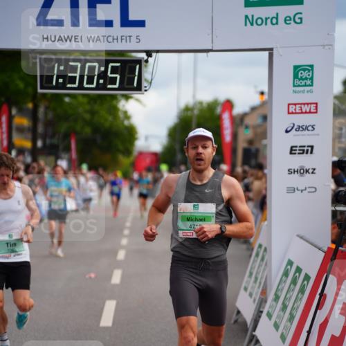 20.09.2026 - PSD Bank Halbmarathon LAZAROV Photography http://msf.ph/oto/10500855 20.09.2026 11:30:51 Ziel 1055, 4505, 4712 meine-sportfotos.de