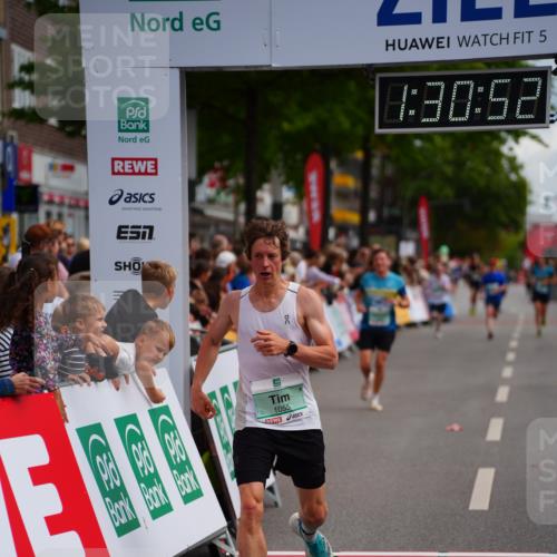 20.09.2026 - PSD Bank Halbmarathon LAZAROV Photography http://msf.ph/oto/10500887 20.09.2026 11:30:51 Ziel 1055, 4505, 4712 meine-sportfotos.de