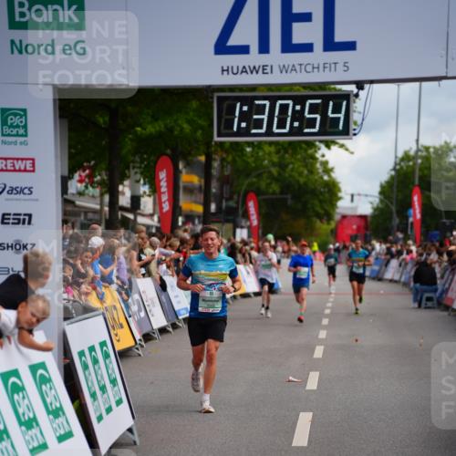 20.09.2026 - PSD Bank Halbmarathon LAZAROV Photography http://msf.ph/oto/10500898 20.09.2026 11:30:53 Ziel 1055, 4505, 4712 meine-sportfotos.de