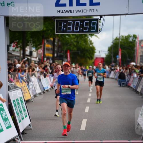 20.09.2026 - PSD Bank Halbmarathon LAZAROV Photography http://msf.ph/oto/10500940 20.09.2026 11:30:59 Ziel 3009, 4113, 4504, 4505 meine-sportfotos.de