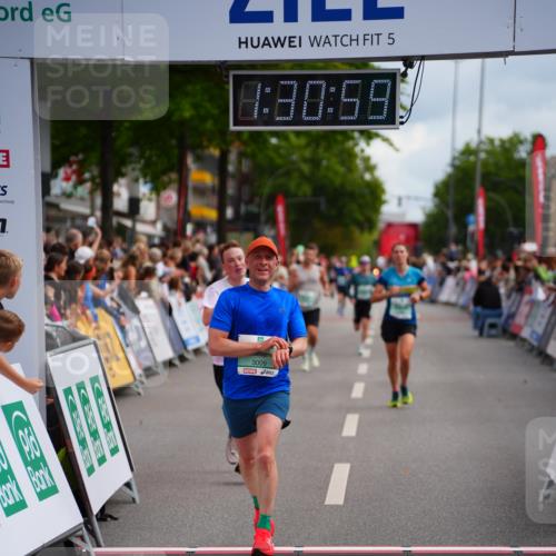 20.09.2026 - PSD Bank Halbmarathon LAZAROV Photography http://msf.ph/oto/10500950 20.09.2026 11:30:59 Ziel 3009, 4113, 4504, 4505 meine-sportfotos.de