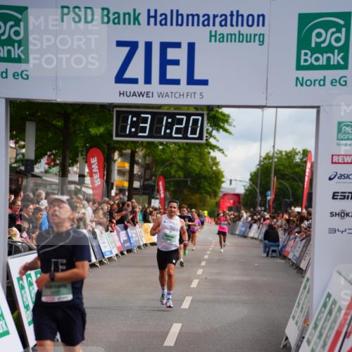 20.09.2026 - PSD Bank Halbmarathon LAZAROV Photography http://msf.ph/oto/10501050 20.09.2026 11:31:19 Ziel 2485, 3360, 3448 meine-sportfotos.de