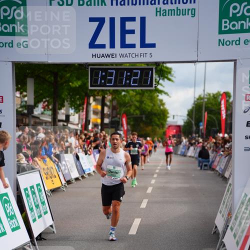 20.09.2026 - PSD Bank Halbmarathon LAZAROV Photography http://msf.ph/oto/10501053 20.09.2026 11:31:21 Ziel 2485, 3360, 4527 meine-sportfotos.de