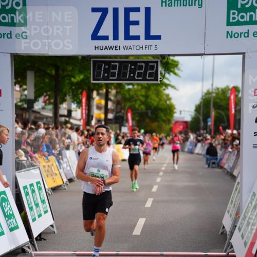 20.09.2026 - PSD Bank Halbmarathon LAZAROV Photography http://msf.ph/oto/10501089 20.09.2026 11:31:22 Ziel 2485, 3360, 4527 meine-sportfotos.de