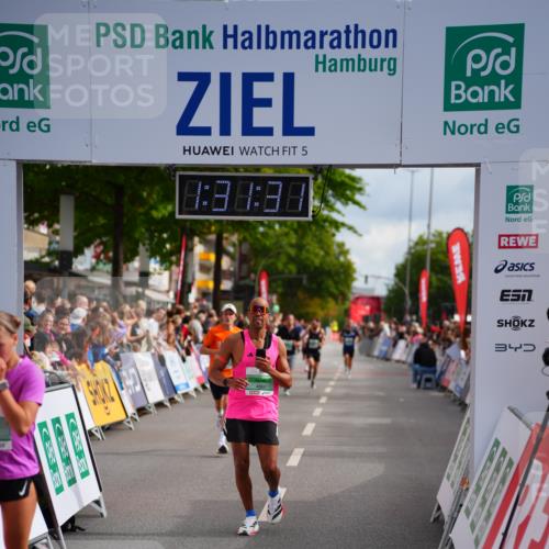 20.09.2026 - PSD Bank Halbmarathon LAZAROV Photography http://msf.ph/oto/10501176 20.09.2026 11:31:31 Ziel 3198, 3899, 4527, 4664 meine-sportfotos.de