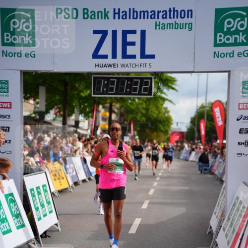20.09.2026 - PSD Bank Halbmarathon LAZAROV Photography http://msf.ph/oto/10501179 20.09.2026 11:31:32 Ziel 3198, 3899, 4527, 4664 meine-sportfotos.de