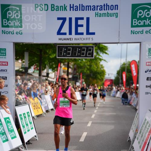 20.09.2026 - PSD Bank Halbmarathon LAZAROV Photography http://msf.ph/oto/10501207 20.09.2026 11:31:32 Ziel 3198, 3899, 4527, 4664 meine-sportfotos.de