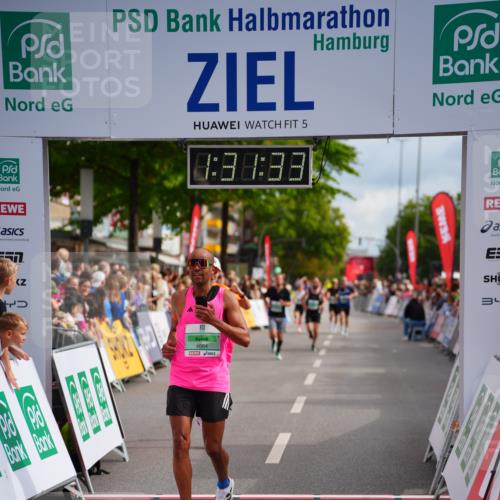 20.09.2026 - PSD Bank Halbmarathon LAZAROV Photography http://msf.ph/oto/10501226 20.09.2026 11:31:32 Ziel 3198, 3899, 4527, 4664 meine-sportfotos.de