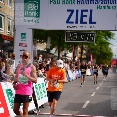 20.09.2026 - PSD Bank Halbmarathon LAZAROV Photography http://msf.ph/oto/10501231 20.09.2026 11:31:34 Ziel 3198, 3899, 4177, 4664 meine-sportfotos.de