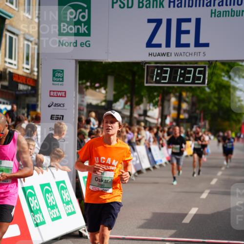 20.09.2026 - PSD Bank Halbmarathon LAZAROV Photography http://msf.ph/oto/10501260 20.09.2026 11:31:34 Ziel 3198, 3899, 4177, 4664 meine-sportfotos.de