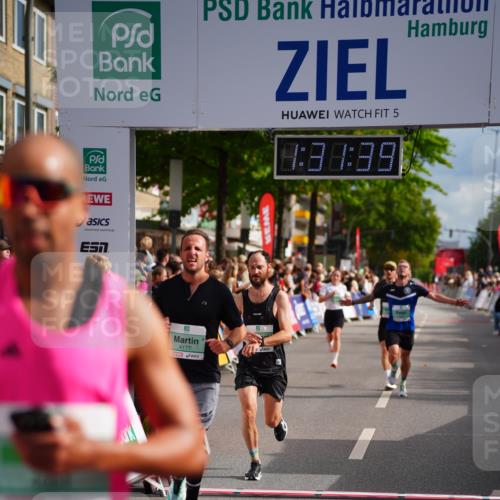 20.09.2026 - PSD Bank Halbmarathon LAZAROV Photography http://msf.ph/oto/10501296 20.09.2026 11:31:38 Ziel 2378, 3317, 3393, 3899, 4177, 4567, 4664 meine-sportfotos.de