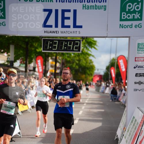 20.09.2026 - PSD Bank Halbmarathon LAZAROV Photography http://msf.ph/oto/10501375 20.09.2026 11:31:41 Ziel 2378, 3317, 3393, 3899, 4177, 4567 meine-sportfotos.de