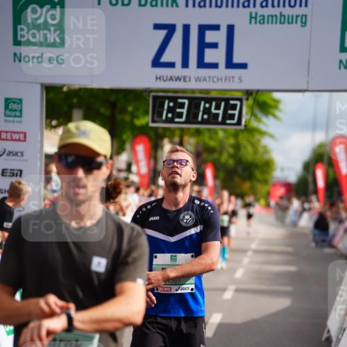 20.09.2026 - PSD Bank Halbmarathon LAZAROV Photography http://msf.ph/oto/10501417 20.09.2026 11:31:43 Ziel 2378, 3317, 3393, 4177, 4567, 4573 meine-sportfotos.de