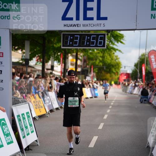 20.09.2026 - PSD Bank Halbmarathon LAZAROV Photography http://msf.ph/oto/10501620 20.09.2026 11:31:56 Ziel 3230, 3340, 3721 meine-sportfotos.de