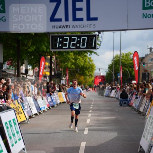 20.09.2026 - PSD Bank Halbmarathon LAZAROV Photography http://msf.ph/oto/10501673 20.09.2026 11:32:01 Ziel 3340, 3876 meine-sportfotos.de