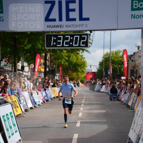 20.09.2026 - PSD Bank Halbmarathon LAZAROV Photography http://msf.ph/oto/10501680 20.09.2026 11:32:01 Ziel 3340, 3876 meine-sportfotos.de