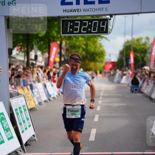 20.09.2026 - PSD Bank Halbmarathon LAZAROV Photography http://msf.ph/oto/10501790 20.09.2026 11:32:03 Ziel 3340, 3876 meine-sportfotos.de
