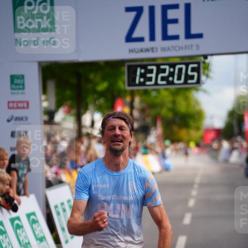 20.09.2026 - PSD Bank Halbmarathon LAZAROV Photography http://msf.ph/oto/10501840 20.09.2026 11:32:05 Ziel 3876 meine-sportfotos.de