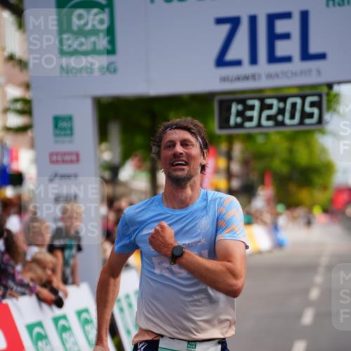 20.09.2026 - PSD Bank Halbmarathon LAZAROV Photography http://msf.ph/oto/10501843 20.09.2026 11:32:05 Ziel 3876 meine-sportfotos.de