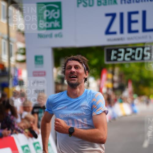 20.09.2026 - PSD Bank Halbmarathon LAZAROV Photography http://msf.ph/oto/10501851 20.09.2026 11:32:05 Ziel 3876 meine-sportfotos.de