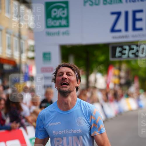 20.09.2026 - PSD Bank Halbmarathon LAZAROV Photography http://msf.ph/oto/10501855 20.09.2026 11:32:05 Ziel 3876 meine-sportfotos.de