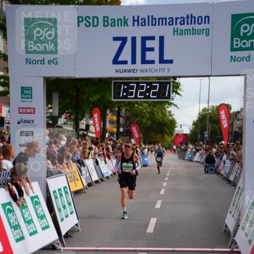 20.09.2026 - PSD Bank Halbmarathon LAZAROV Photography http://msf.ph/oto/10501864 20.09.2026 11:32:21 Ziel 4657 meine-sportfotos.de