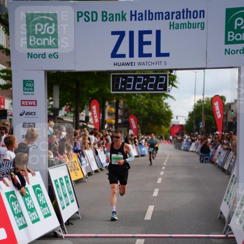 20.09.2026 - PSD Bank Halbmarathon LAZAROV Photography http://msf.ph/oto/10501877 20.09.2026 11:32:21 Ziel 4657 meine-sportfotos.de