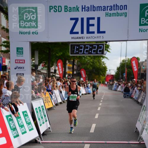 20.09.2026 - PSD Bank Halbmarathon LAZAROV Photography http://msf.ph/oto/10501880 20.09.2026 11:32:21 Ziel 4657 meine-sportfotos.de