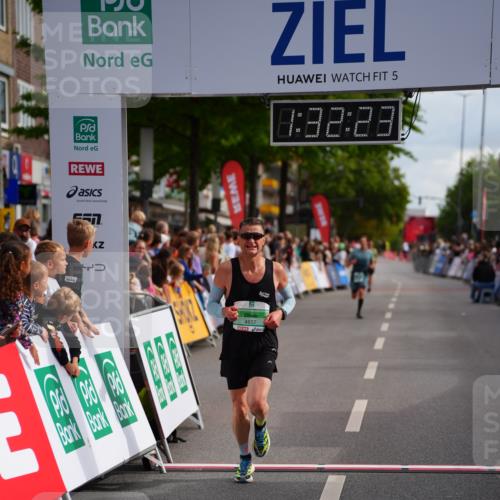 20.09.2026 - PSD Bank Halbmarathon LAZAROV Photography http://msf.ph/oto/10501903 20.09.2026 11:32:22 Ziel 4657 meine-sportfotos.de