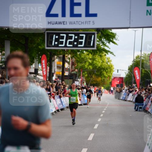 20.09.2026 - PSD Bank Halbmarathon LAZAROV Photography http://msf.ph/oto/10502001 20.09.2026 11:32:30 Ziel 2712, 4441, 4657 meine-sportfotos.de