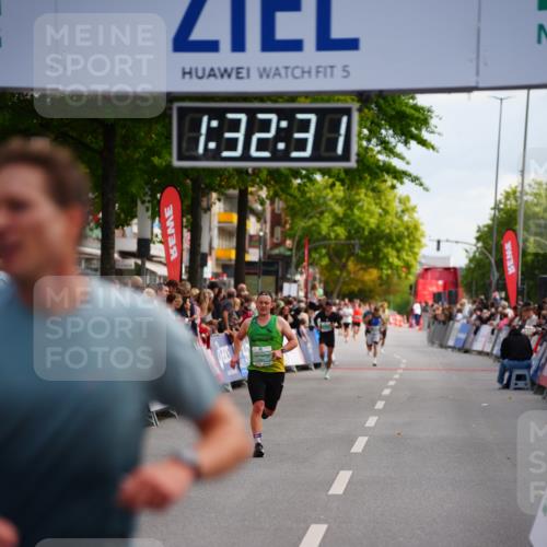 20.09.2026 - PSD Bank Halbmarathon LAZAROV Photography http://msf.ph/oto/10502003 20.09.2026 11:32:31 Ziel 2712, 4441 meine-sportfotos.de
