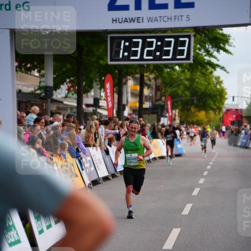 20.09.2026 - PSD Bank Halbmarathon LAZAROV Photography http://msf.ph/oto/10502010 20.09.2026 11:32:32 Ziel 2712, 4441 meine-sportfotos.de
