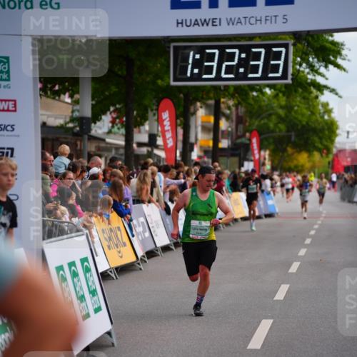 20.09.2026 - PSD Bank Halbmarathon LAZAROV Photography http://msf.ph/oto/10502012 20.09.2026 11:32:33 Ziel 2712, 4441 meine-sportfotos.de