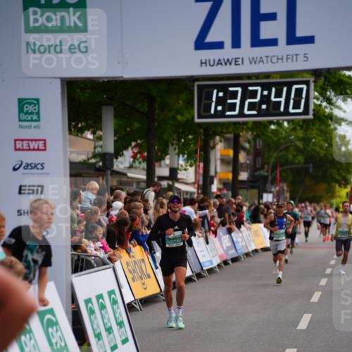 20.09.2026 - PSD Bank Halbmarathon LAZAROV Photography http://msf.ph/oto/10502030 20.09.2026 11:32:40 Ziel 1208, 2086, 4441 meine-sportfotos.de