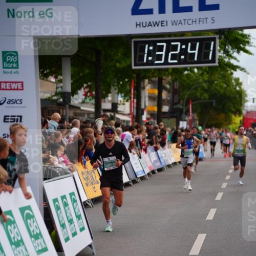 20.09.2026 - PSD Bank Halbmarathon LAZAROV Photography http://msf.ph/oto/10502035 20.09.2026 11:32:40 Ziel 1208, 2086, 4441 meine-sportfotos.de