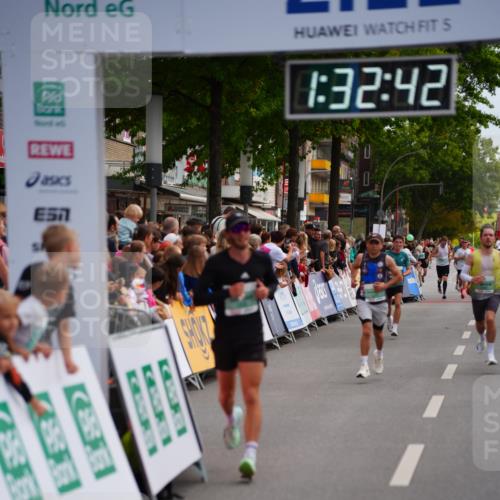 20.09.2026 - PSD Bank Halbmarathon LAZAROV Photography http://msf.ph/oto/10502038 20.09.2026 11:32:41 Ziel 1208, 2086, 2575, 4441 meine-sportfotos.de