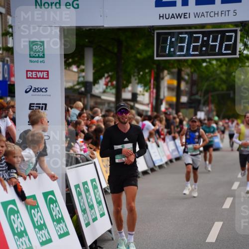 20.09.2026 - PSD Bank Halbmarathon LAZAROV Photography http://msf.ph/oto/10502043 20.09.2026 11:32:42 Ziel 1208, 2086, 2575, 4441 meine-sportfotos.de