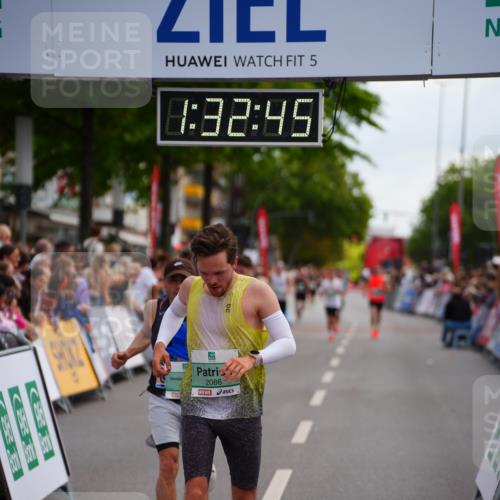 20.09.2026 - PSD Bank Halbmarathon LAZAROV Photography http://msf.ph/oto/10502068 20.09.2026 11:32:45 Ziel 1208, 2086, 2575, 2625 meine-sportfotos.de