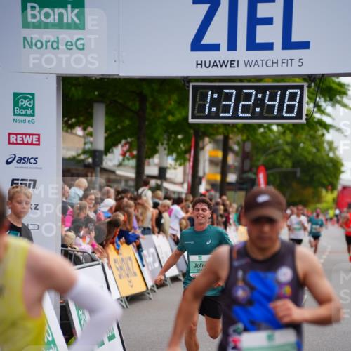 20.09.2026 - PSD Bank Halbmarathon LAZAROV Photography http://msf.ph/oto/10502077 20.09.2026 11:32:47 Ziel 1208, 2086, 2575, 2625 meine-sportfotos.de