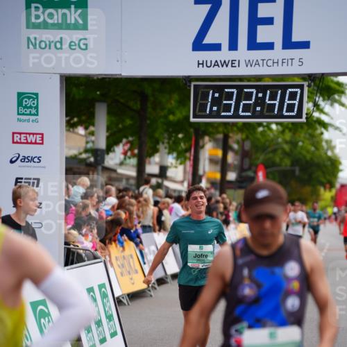 20.09.2026 - PSD Bank Halbmarathon LAZAROV Photography http://msf.ph/oto/10502080 20.09.2026 11:32:47 Ziel 1208, 2086, 2575, 2625 meine-sportfotos.de