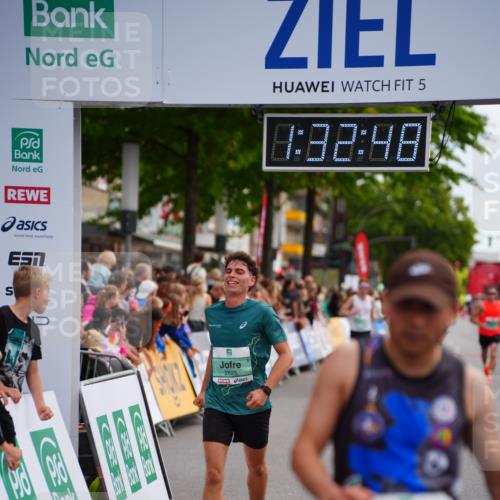 20.09.2026 - PSD Bank Halbmarathon LAZAROV Photography http://msf.ph/oto/10502083 20.09.2026 11:32:48 Ziel 1208, 2086, 2575, 2625 meine-sportfotos.de