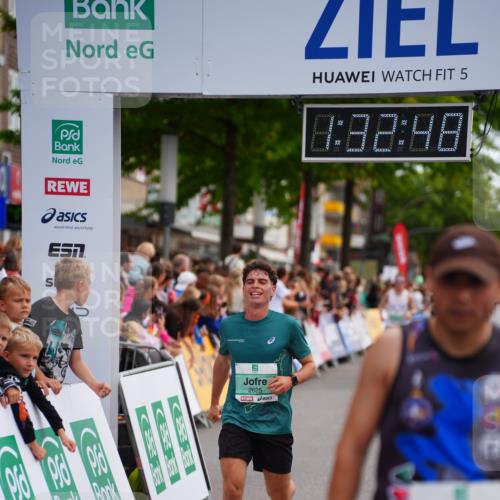 20.09.2026 - PSD Bank Halbmarathon LAZAROV Photography http://msf.ph/oto/10502086 20.09.2026 11:32:48 Ziel 1208, 2086, 2575, 2625 meine-sportfotos.de