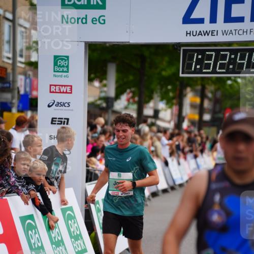20.09.2026 - PSD Bank Halbmarathon LAZAROV Photography http://msf.ph/oto/10502094 20.09.2026 11:32:49 Ziel 1208, 2086, 2575, 2625 meine-sportfotos.de