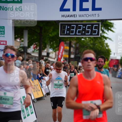 20.09.2026 - PSD Bank Halbmarathon LAZAROV Photography http://msf.ph/oto/10502119 20.09.2026 11:32:55 Ziel 1310, 2498, 2625, 3423, 3508 meine-sportfotos.de