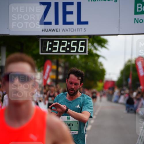 20.09.2026 - PSD Bank Halbmarathon LAZAROV Photography http://msf.ph/oto/10502125 20.09.2026 11:32:56 Ziel 1310, 1922, 2498, 2625, 3423, 3508 meine-sportfotos.de