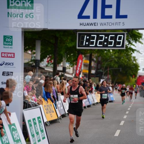 20.09.2026 - PSD Bank Halbmarathon LAZAROV Photography http://msf.ph/oto/10502128 20.09.2026 11:32:58 Ziel 1310, 1922, 2498, 3423, 3508 meine-sportfotos.de