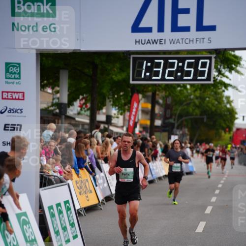 20.09.2026 - PSD Bank Halbmarathon LAZAROV Photography http://msf.ph/oto/10502132 20.09.2026 11:32:59 Ziel 1310, 1721, 1922, 2498, 3423, 3508 meine-sportfotos.de