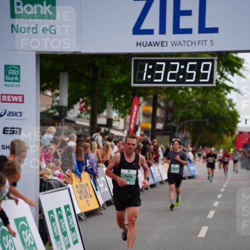20.09.2026 - PSD Bank Halbmarathon LAZAROV Photography http://msf.ph/oto/10502135 20.09.2026 11:32:59 Ziel 1310, 1721, 1922, 2498, 3423, 3508 meine-sportfotos.de